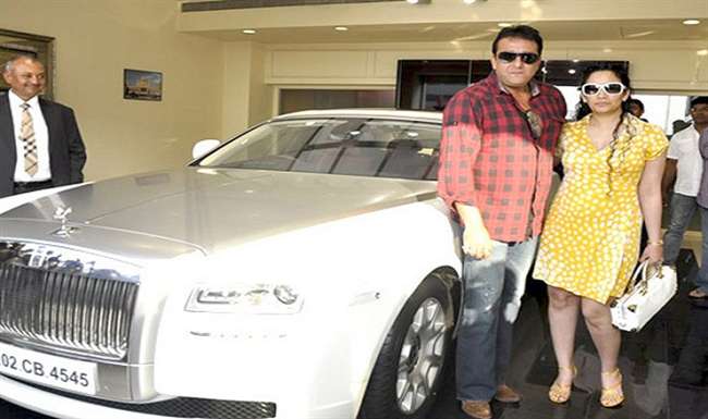 Sanjay Dutt से लेकर Salman Khan तक, जानें किसने किसको गिफ्ट में दी