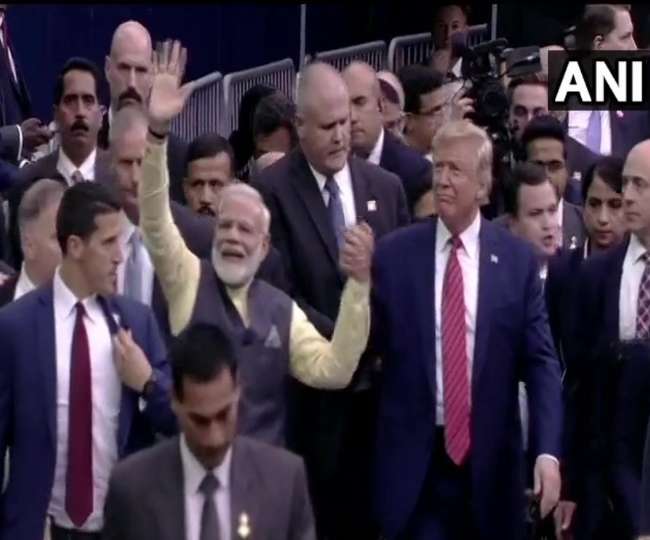 Howdy Modi: पीएम मोदी ने डोनाल्‍ड ट्रंप को सपरिवार भारत आने का न्‍योता दिया