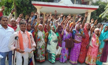 न भूमि पत्र पाने से वंचित, वनटांगियों का जिलाधिकारी कार्यालय पर प्रदर्शन वनटांगियों का डीएम दफ्तर पर प्रदर्शन, RPP NEWS PORTAL