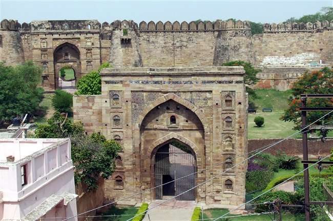 तुगलक वंश के तीसरे शासक फिरोजशाह ने कराया था जौनपुर में अनोखे किले का भव्‍य निर्माण