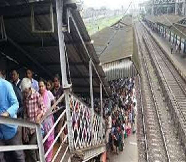 Image result for हावड़ा रà¥à¤²à¤µà¥ सà¥à¤à¥à¤¶à¤¨ पर मà¤à¥ à¤à¤à¤¦à¥