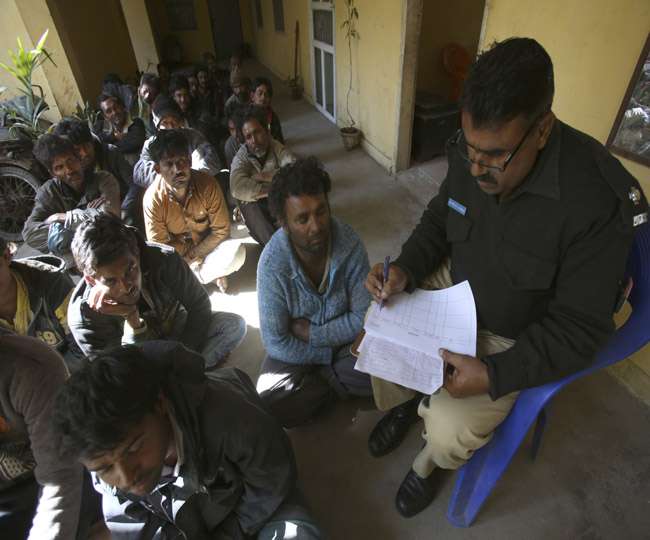 पाकिस्तान में धरे गए पांच नौकाओं समेत 28 भारतीय मछुआरे