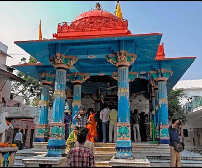 इस शाप की वजह से सिर्फ पुष्कर में ही होती है ब्रम्हा की पूजा - famous  pushkar brahma temple