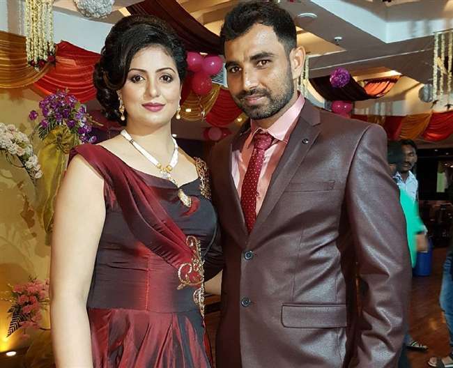 मोहम्मद शमी की पत्नी हसीन को रास नहीं आई उनकी हैट्रिक, कहे अपशब्द Amroha  News - Team India fast bowler Mohammad Shami wife gave shameful statement