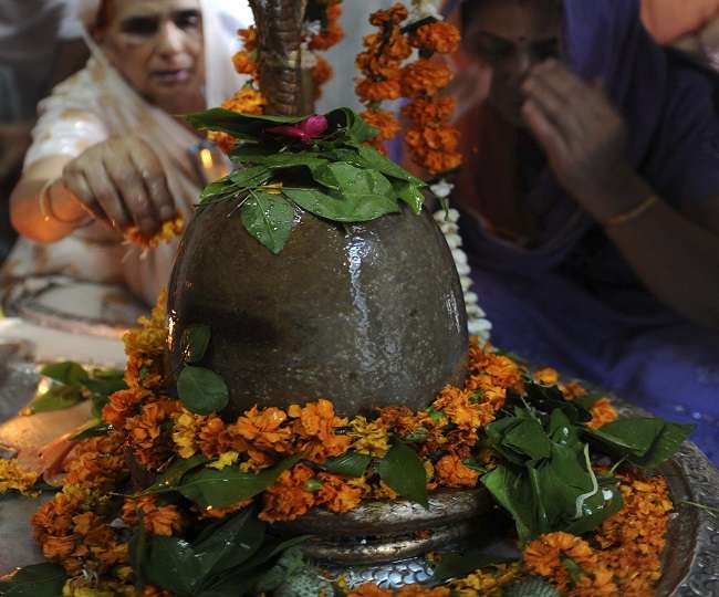 Sawan 2019: भगवान शिव को क्यों चढ़ाते हैं Bel Patra, जानें इसके 5 महत्व