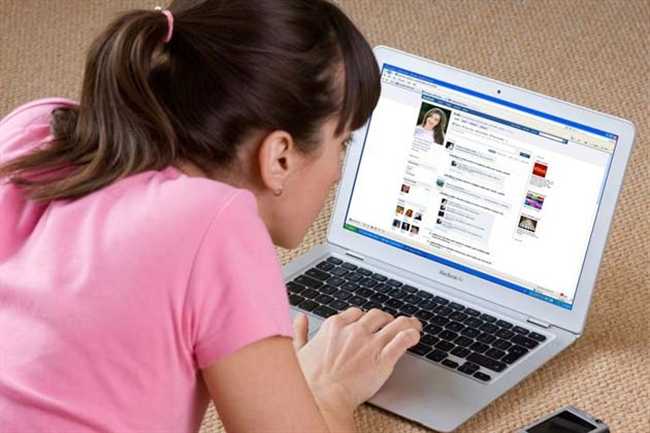 फेसबुक की कवर फोटो को दूसरों से ऐसे छुपाएं - How to hide cover photo