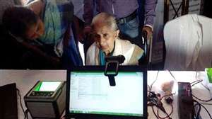 UIDAI ने अपनाई नई तकनीक, फिंगरप्रिंट और IRIS के साथ फेशियल रिक्गनिशन हुआ अनिवार्य