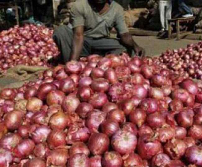 प्‍याज कटने से पहले काट रहा जेब एक सप्ताह के अंदर 10 रुपये प्रति किलो