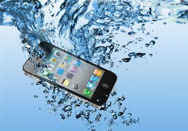 Few things to save your mobile when you drop your phone in water