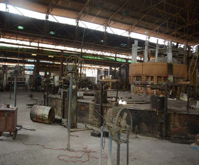 कांच कारखानों में थम गया उत्पादन, जानिए क्या है इसके पीछे वजह