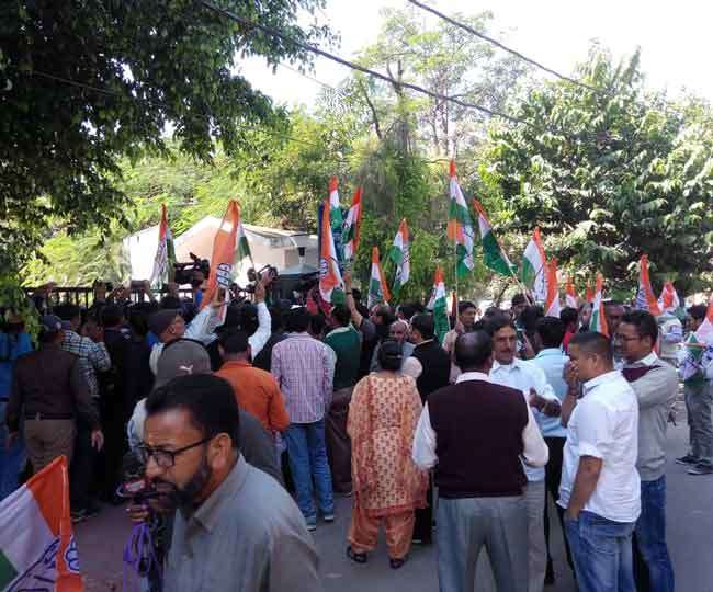 सीबीआई कार्यालय के बाहर कांग्रेसियों ने किया प्रदर्शन, केंद्र पर बोला हमला