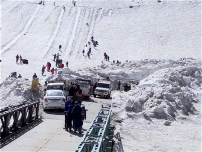 Rohtang Pass reinstated for vehicles