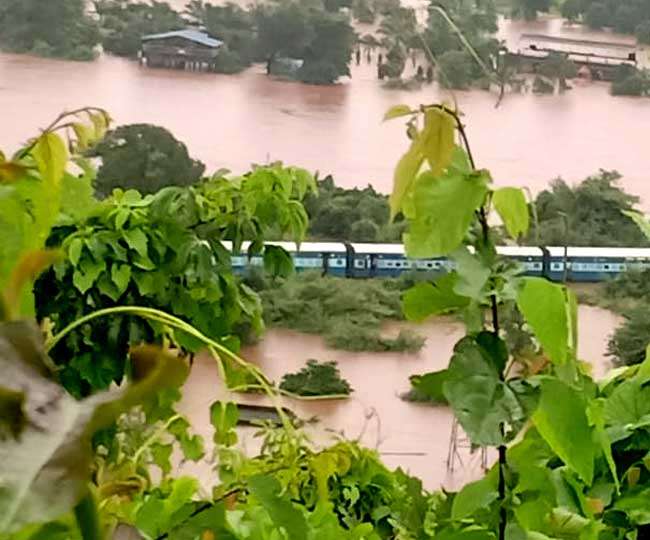 Mumbai rain LIVE: Mahalaxmi Express stranded with 2000 passengers, rescue operation on