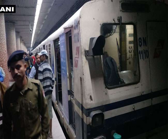 कोलकाता मेट्रो में आग से हड़कंप, 46 यात्रियों की तबीयत खराब