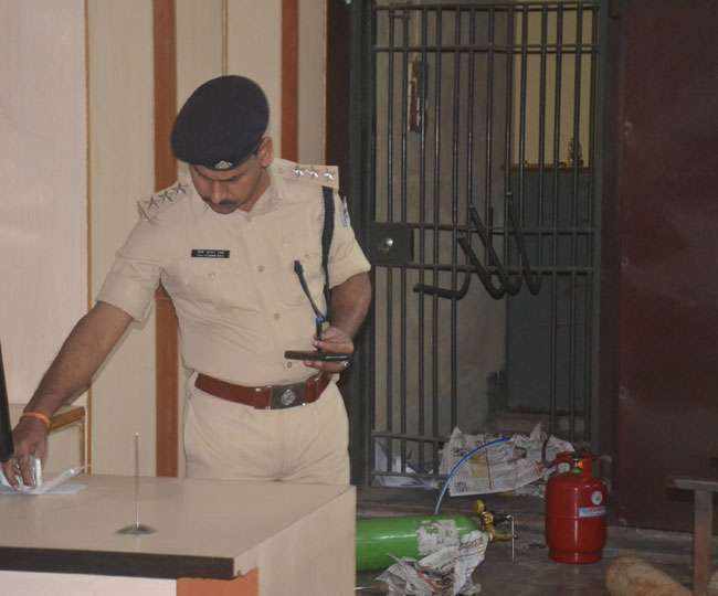 बिहार: यूको बैंक के 35 लॉकर काटकर दस करोड़ की चोरी, इतने दिन बाद चला पता