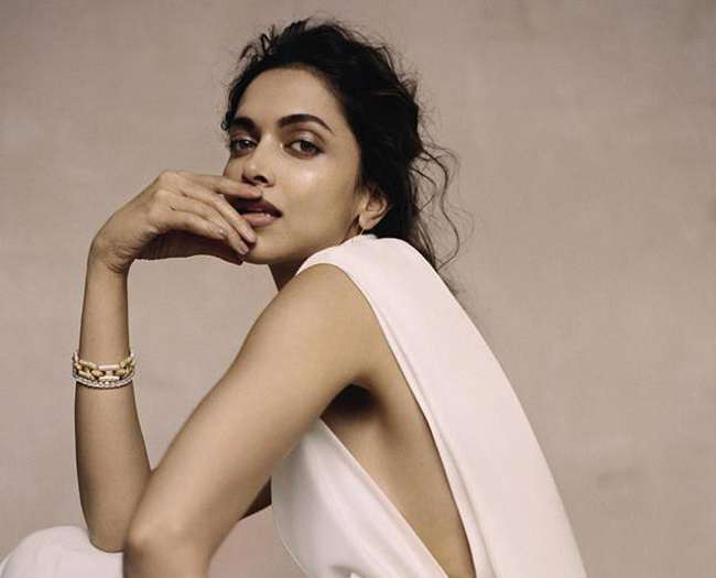 दीपिका पादुकोण हॉट एंड सेक्सी फोटो : Deepika Padukone Hot and Sexy Photo