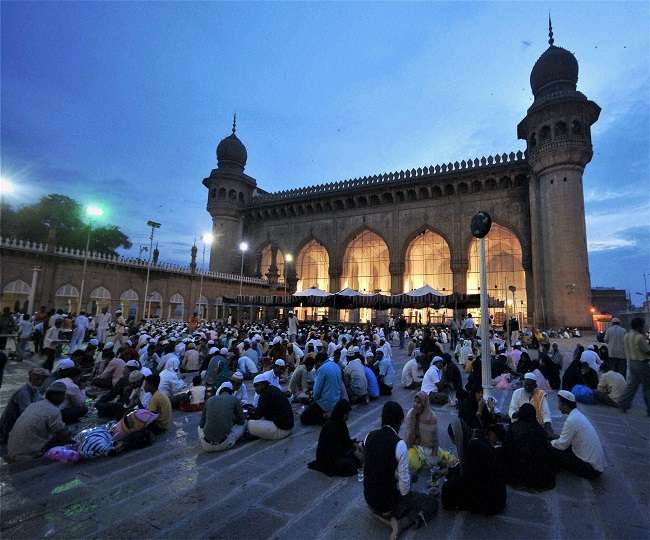 Eid ul Fitr 2019: जानें कब और कैसे शुरू हुई ईद, यह बात इस त्योहर में लगाती है चार चांद