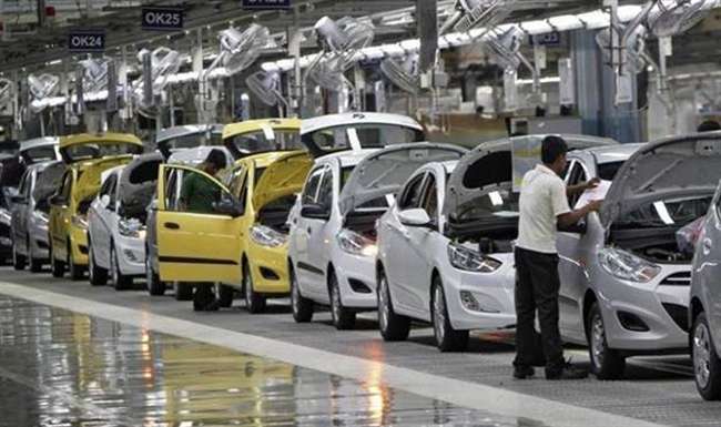 चौतरफा अनिश्चितता ने बढ़ाई देश के ऑटोमोबाइल इंडस्ट्री की मुश्किल - Indian Automobile industry difficulties 2019