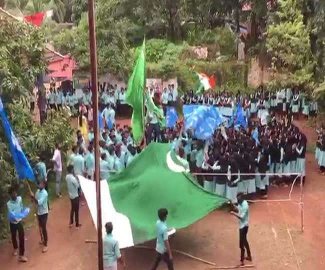 कॉलेज परिसर में पाकिस्तानी झंडा लहराने का शक, पुलिस ने 30 छात्रों को किया गिरफ्तार
