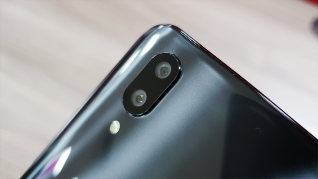 Vivo X21 review: latest technology se lekar keemat thak kitna khara utarata hai yahan phone
