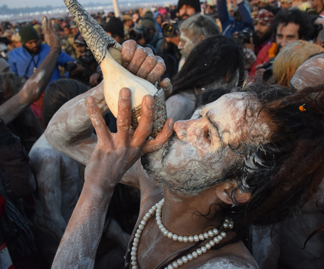 तस्वीरों में देखें-मकर संक्रांति पर दिव्य-भव्य कुंभ  