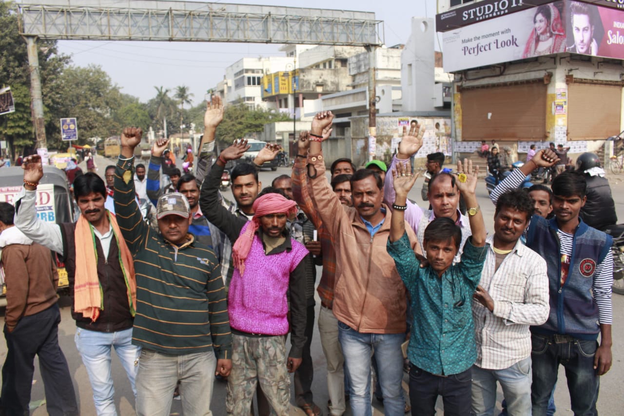 वाराणसी में आटो चालकों ने की हड़ताल, सड़कों पर दैनिक यात्रियों का हाल