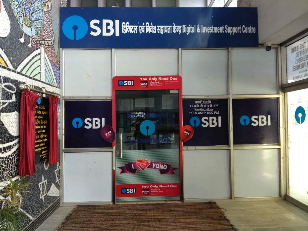 पोस्टरबैनर ले सड़कों पर निकले बैंककर्मी, पटना में हड़ताल का दिखा