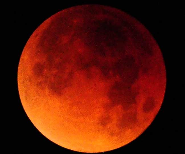 सुर्ख लाल दिखेगा आज का चांद, पूरी दुनिया को इंतजार सबसे लंबे चंद्रग्रहण का