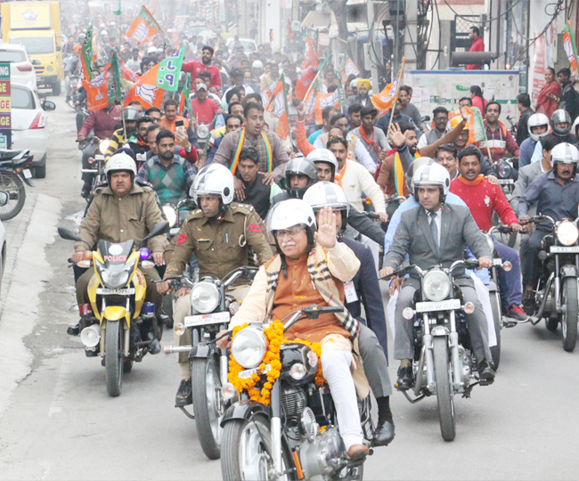 cm manoharlal ride bullet bike