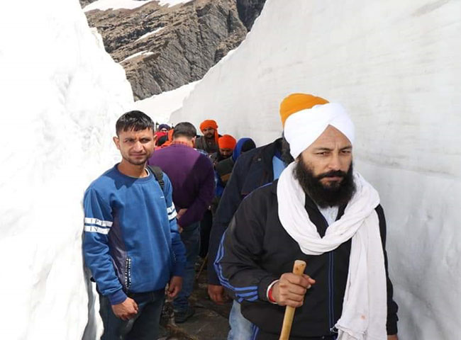 हेमकुंड मार्ग पर अव्यवस्था देख बिफरे कमिश्नर, दिए ये निर्देश - problem ...