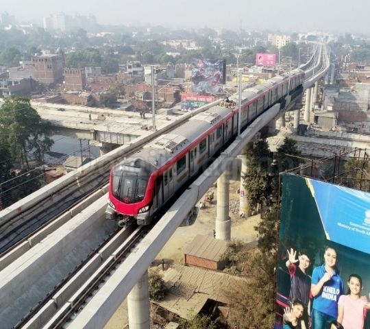 लखनऊ में चारबाग से मुंशी पुलिया के बीच दौड़ी मेट्रो, देखें PHOTOS  