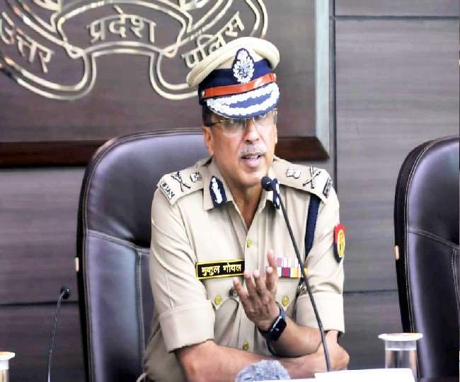 यूपी के डीजीपी मुकुल गोयल ने दी पुलिस कर्मियों को विनम्रता की नसीहत।