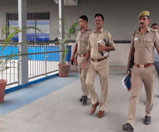रद टिकट दिखाकर टर्मिनल में प्रवेश कर गया युवक, केस दर्ज