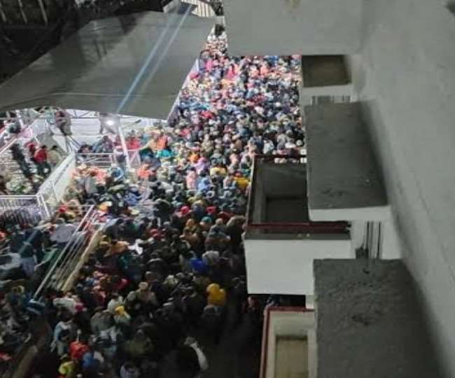 हादसे में जान गंवाने वाले श्रद्धालुओं के परिजनों को 10 लाख रुपए देने का एलान भी किया है।