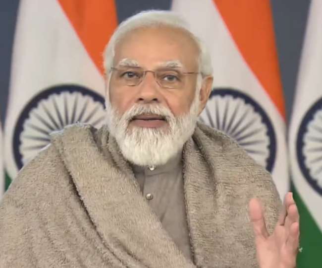 प्रधानमंत्री नरेंद्र मोदी ने शनिवार को कोरोना महामारी के खिलाफ लड़ाई को पूरे दमखम के साथ लड़ने की बात कही।