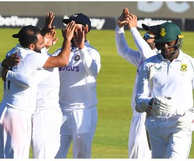 https://www.jagranimages.com/images/newimg/01012022/01_01_2022-shami_wicket_22343455.jpg
