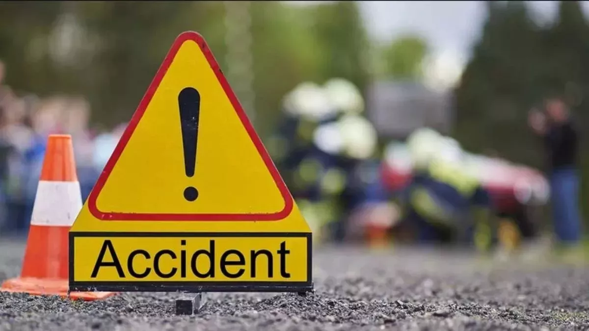 केरल में टूरिस्ट बस खाई में गिरने से एक छात्र की मौत