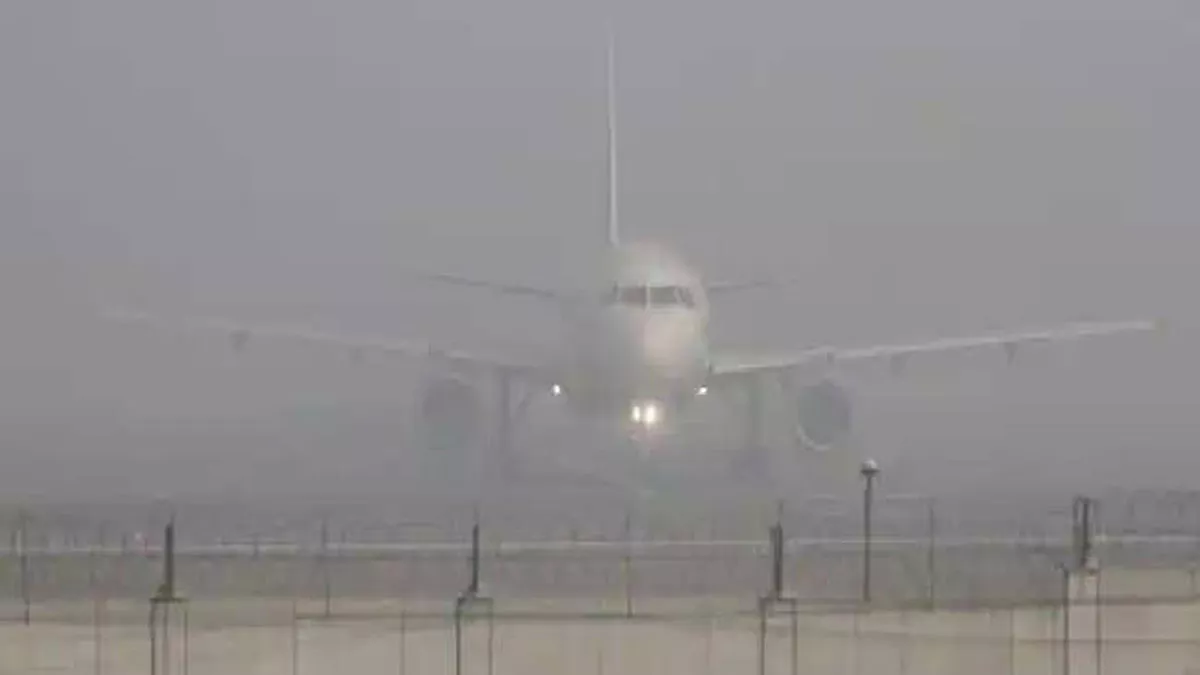 Fog in Dehradun: घने कोहरे के चलते एक फ्लाइट लेट तो दूसरी डायवर्ट, अन्य  हवाई सेवाओं पर भी पड़ सकता है असर - Fog in Dehradun Due to dense fog one  flight