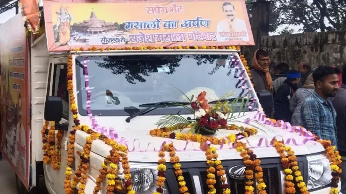 राम मंदिर के लिए सात गाड़ियों में भेजा गया मसाला