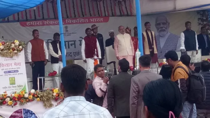 Jharkhand News: 'किसानों को आगे बढ़ाना ही सच्ची श्रद्धांजलि', सरायकेला में राज्यपाल ने PM मोदी की तारीफ में पढ़े कसीदे