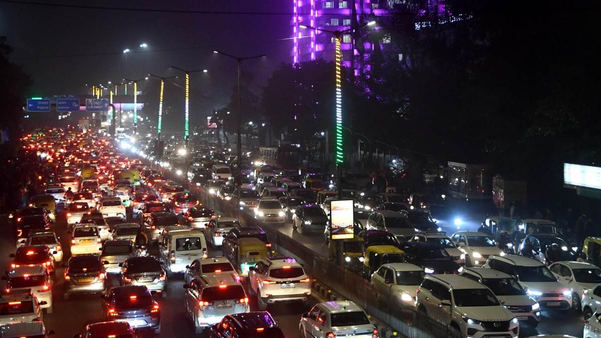 https://www.jagranimages.com/images/newimg/01012024/01_01_2024-delhi_new_year_jam_23619025.jpg