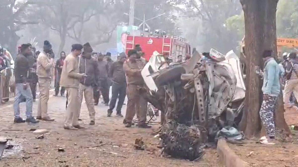 six people died in jamshedpur road accident after car went uncontrolled