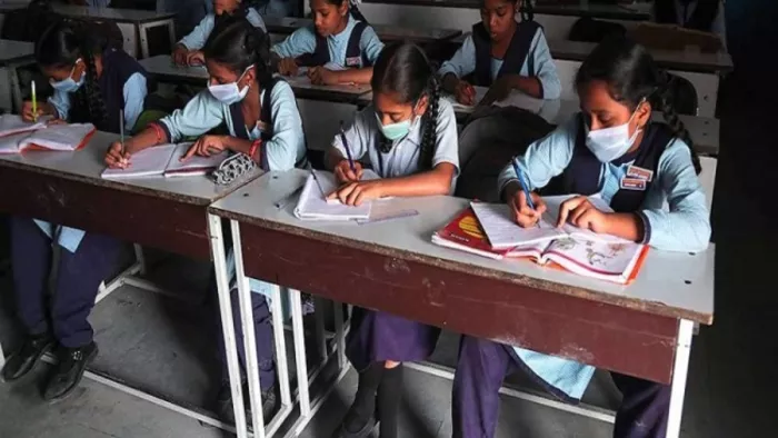बालवाटिका में एडमिशन की उम्र रखें तीन वर्ष से अधिक तो पहली कक्षा में छह वर्ष (फाइल फोटो)
