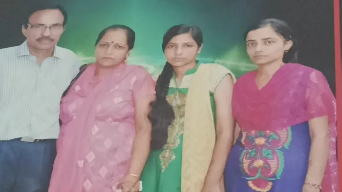 आदमपुर में परिवार के पांच लोग घर में मृत मिले