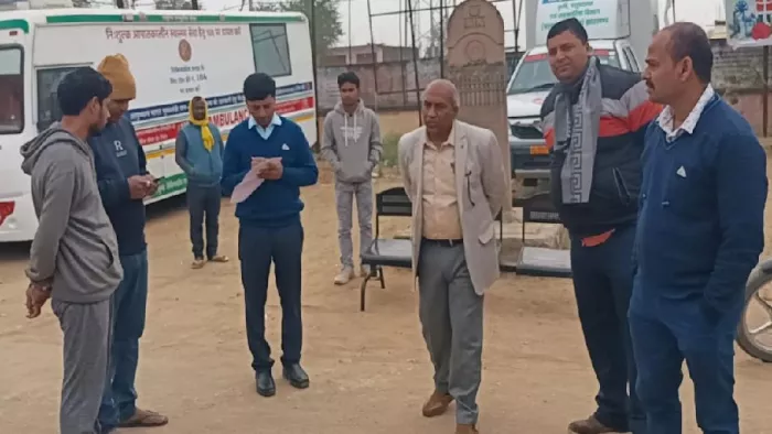 चिकित्सक सहित आधा दर्जन कर्मी मिले ड्यूटी से गायब