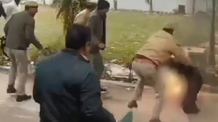 एसएसपी कार्यालय के सामने युवक ने आत्मदाह करने का प्रयास किया। (तस्वीर जागरण)