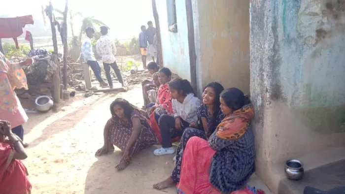बिलखती सुंदर करमाली की पत्नी। फोटो- जागरण
