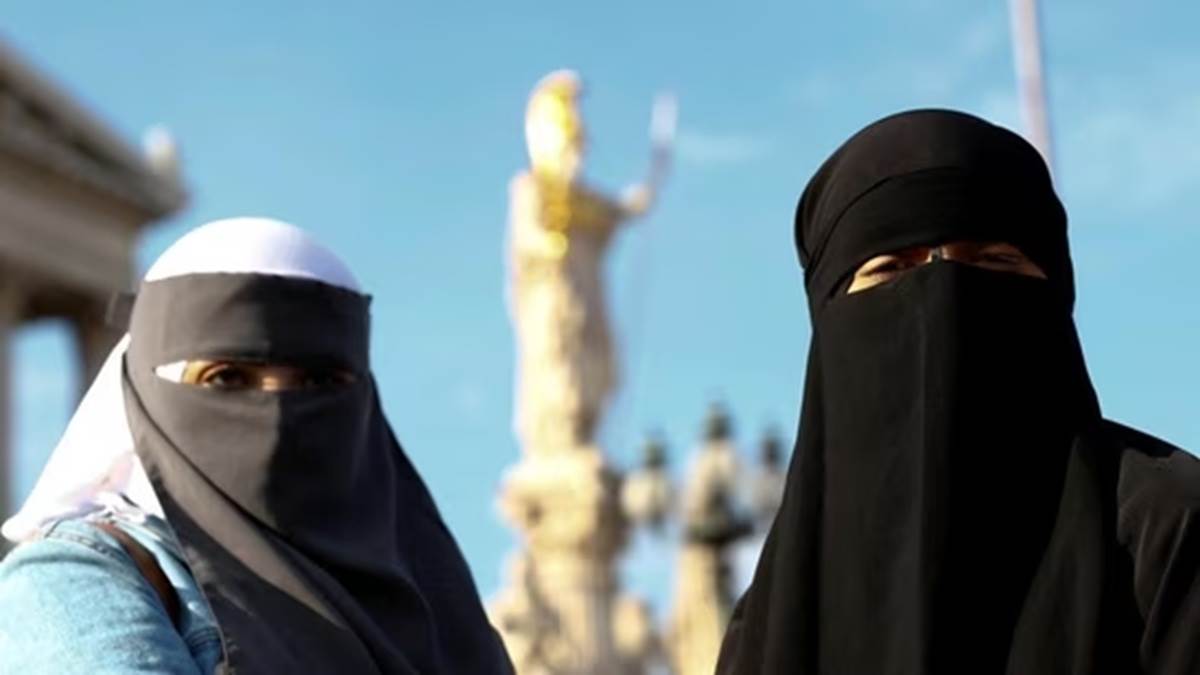 switzerland bans face covering burqa in public places from january2025