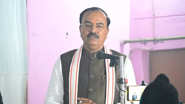 इलाहाबाद न्यूज़ रिपोर्टर्स क्लब में बुधवाकर को पत्रकारों से बातचीत करते हुए उप मुख्यमंत्री केशव प्रसाद मौर्य। जागरण