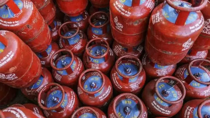 आज से सस्ता हुआ LPG सिलेंडर (फाइल फोटो)